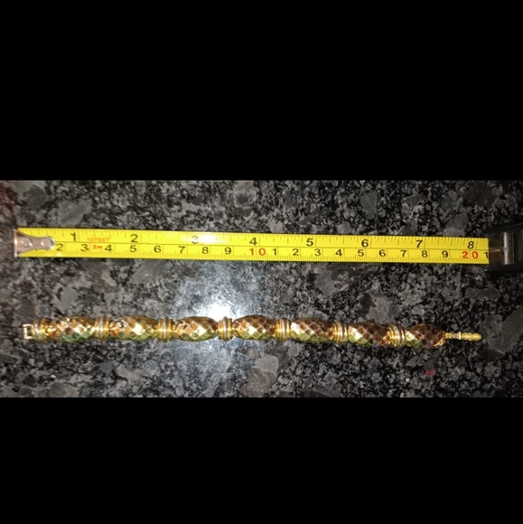 Beautiful Trifari Gold Tone Pineapple Design 8" Inches Long - Picture 7 of 7